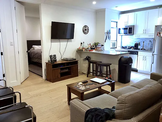 Rented by Bold New York | media 33