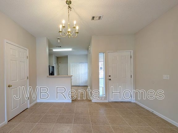 4th image of 878 Scrub Jay Dr