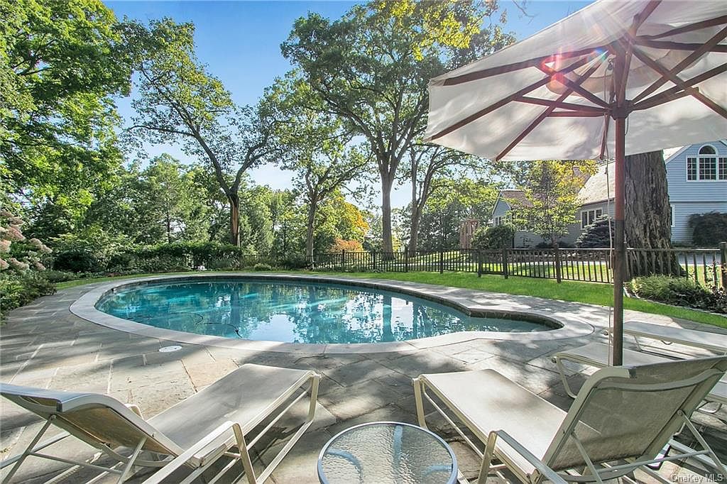 house on the hill tulip rompers＆bonnet house on the hill tulip rompers＆bonnet Historic Tulip Hill