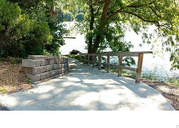 4th image of 28 Candlewood Shr