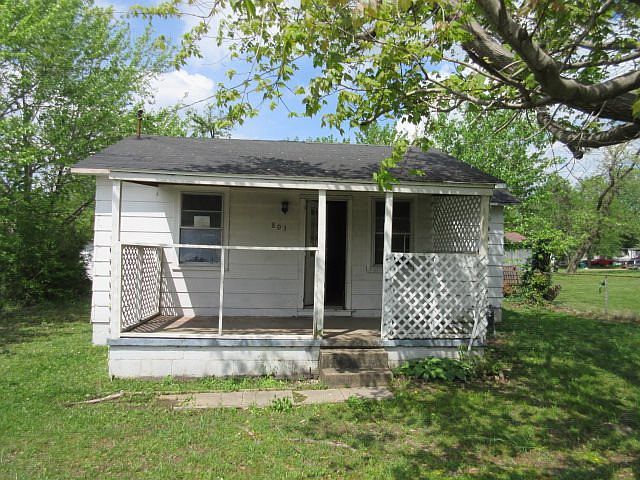 1st image of 803 Valley Dr