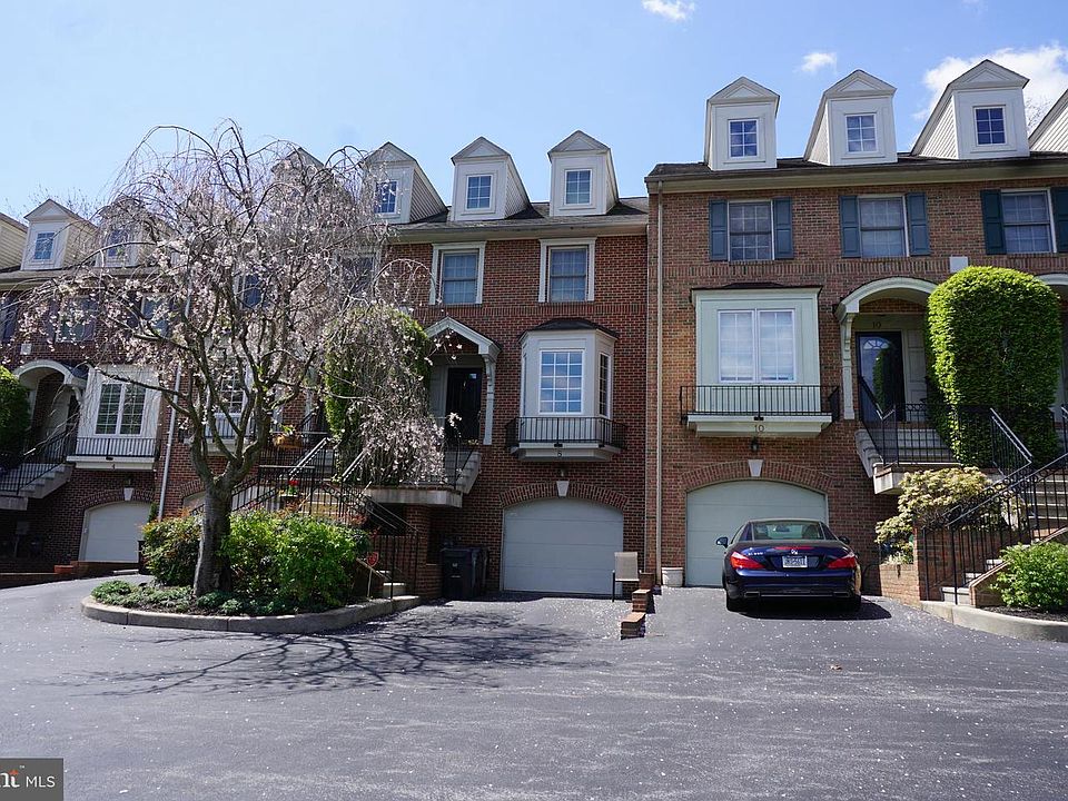 1st image of 8 Rockford Mews Ct