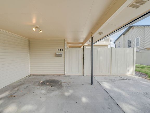 3rd image of 1724 Townhall Ln #1724