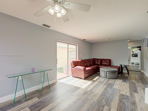 4th image of 10731 NW 37th Pl