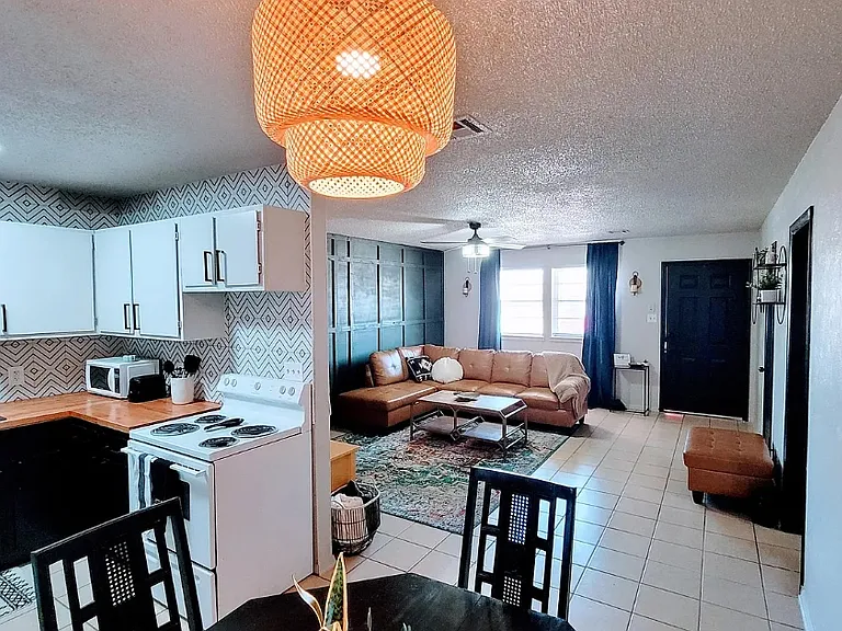 915 Ash St #1 — Photo 3