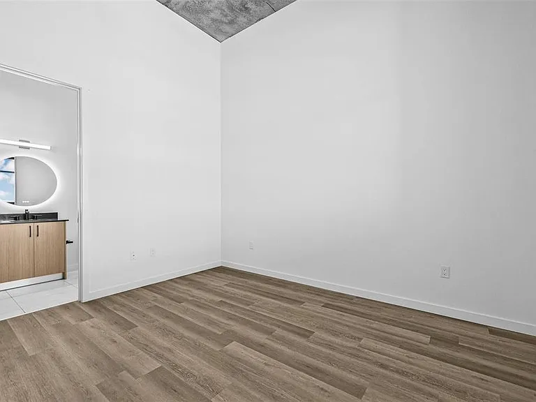 221 Main St N #Penthouse 1603 — Photo 17