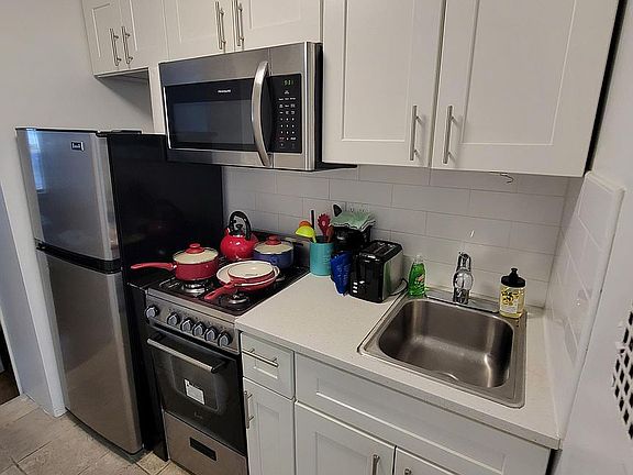 4th image of 347 W 29th St #13