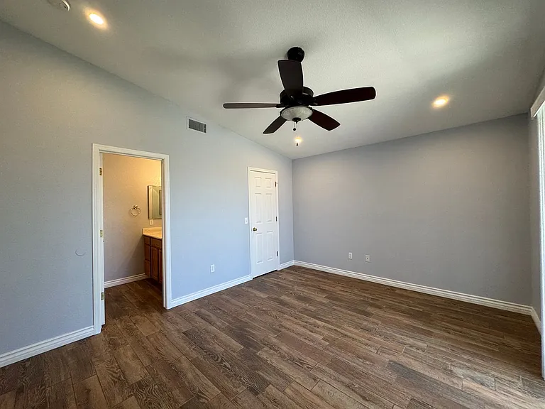 2454 E Saguaro Dr — Photo 14
