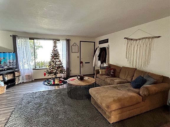 3rd image of 414 E Vashon Avenue