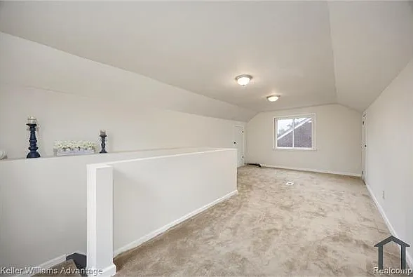 19438 Winthrop St — Photo 14