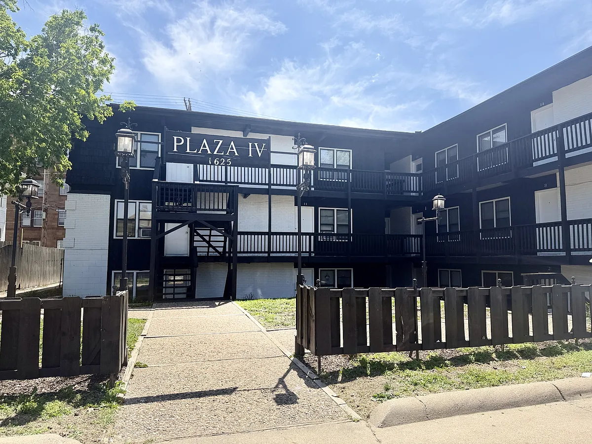 Courtyard - 1625 E St #16