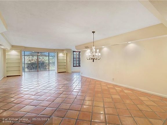 3rd image of 3960 Oaks Clubhouse Dr APT 306