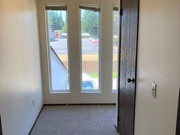 5th image of 1261 29th St SE