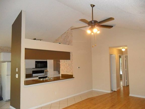 Living room / Kitchen area