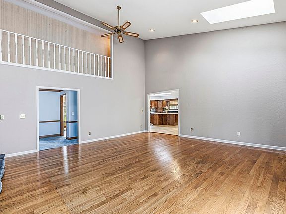 5th image of 2239 Topswood Ln