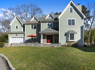 6 Varela Ln, Larchmont, NY 10538