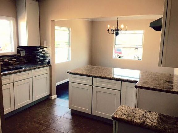 5th image of 11129 S Mariposa Ave