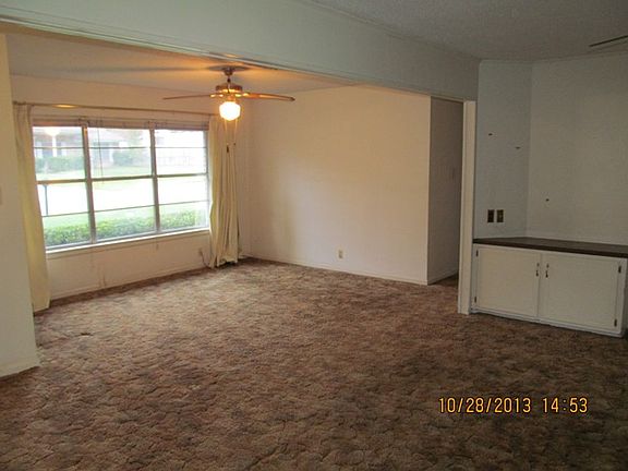 3rd image of 810 Hawkins Ave