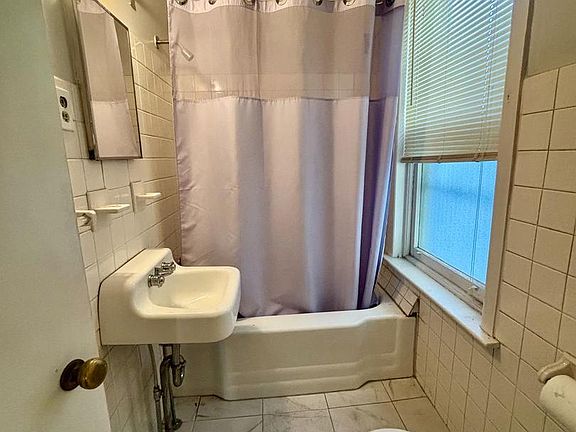 5th image of 955 Ashland Ave