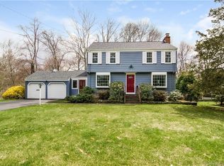 876 Mountain Rd, West Hartford, CT 06117