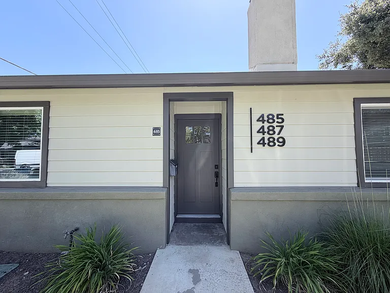 485 Waverley St — Photo 3