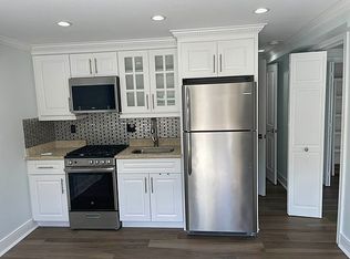 24-43 23rd St #1R, Astoria, NY 11102