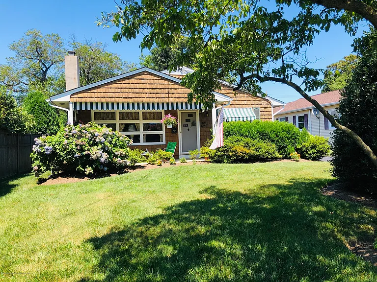 814 Shore Rd — Photo 2