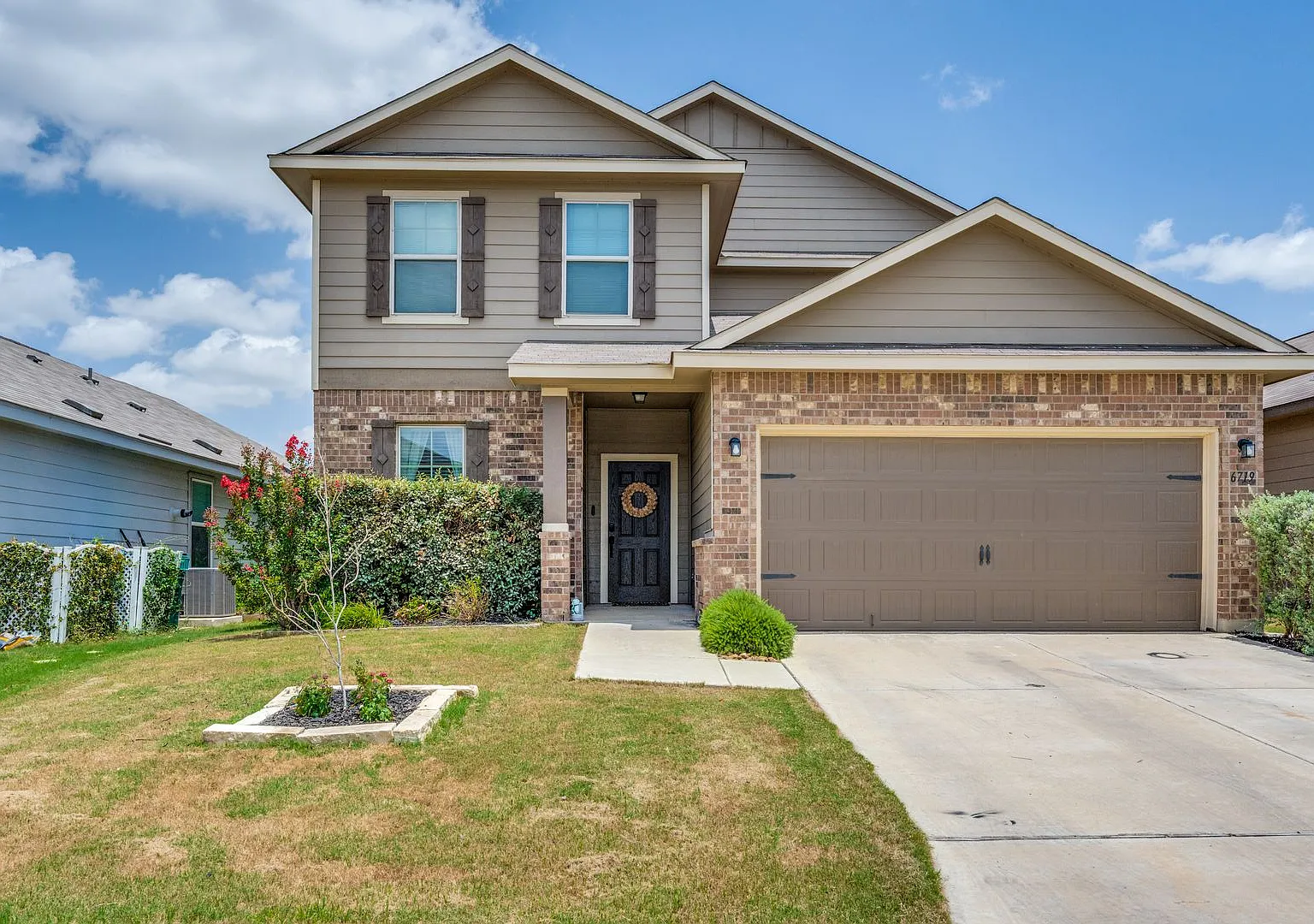 Beautiful 4-Bedroom Home In Northeast Crossing — Photo 3