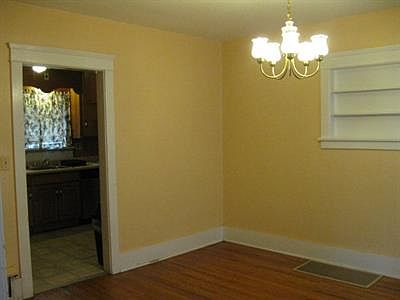 4th image of 894 Lafayette St