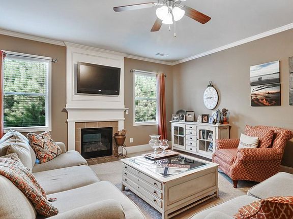 5th image of 800 Collingsworth Ln