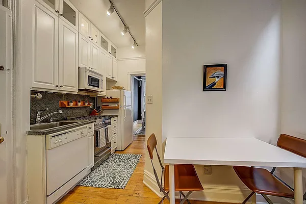 Sold by Redfin Real Estate | media 7