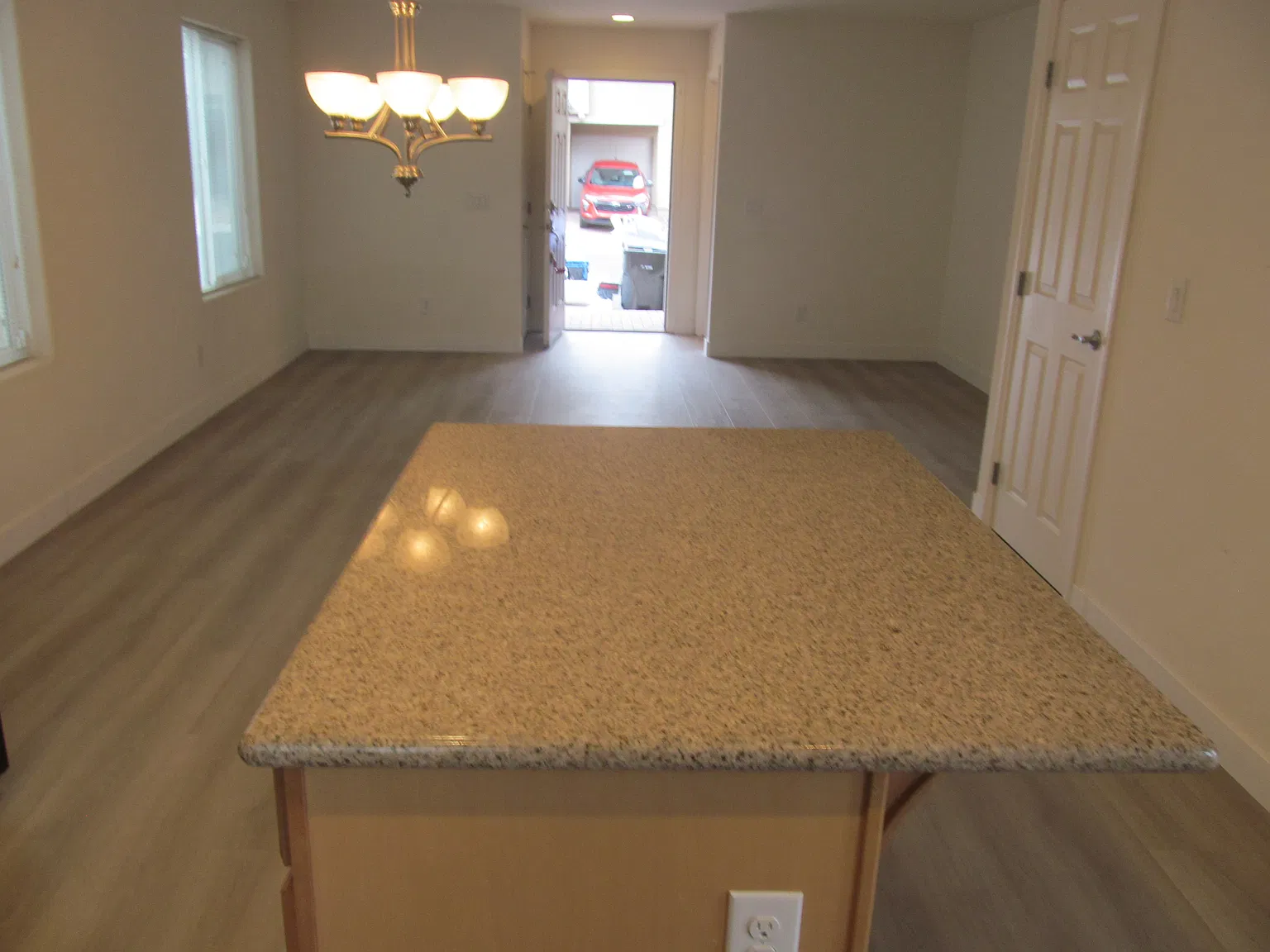 3 bed, 2.5 bath, 1480 sqft, $1,730 — Photo 3