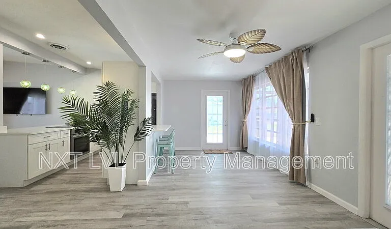 2348 Burton Ave — Photo 14
