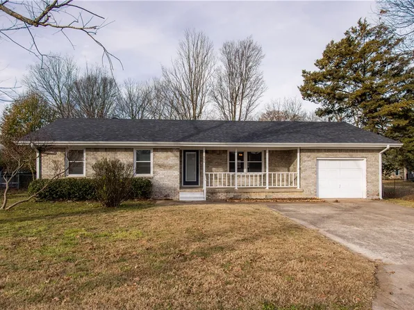 908 S Maple St, Siloam Springs, AR 72761