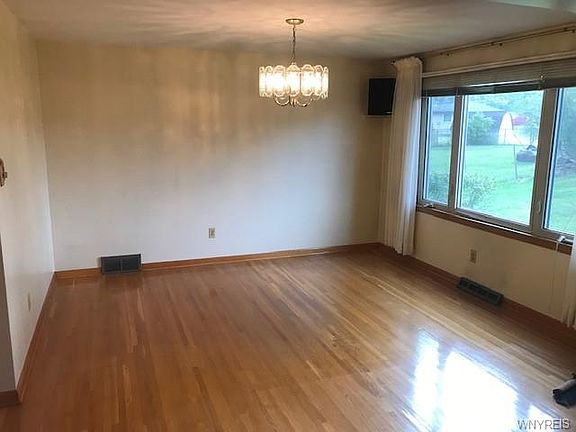 4th image of 3460 Emerling Dr