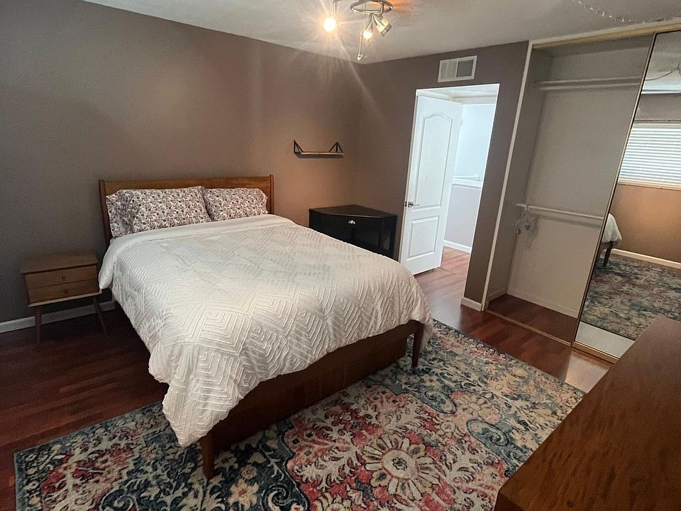 1st image of 2112 W Marlette Ave