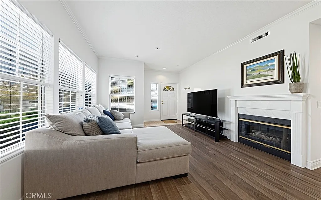 3 bed, 1141 sqft, $4,500 — Photo 3