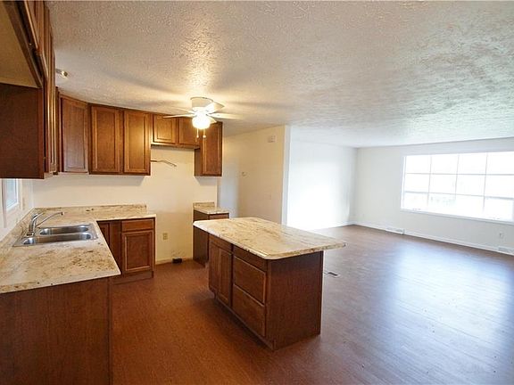 3rd image of 5732 Glena St NE