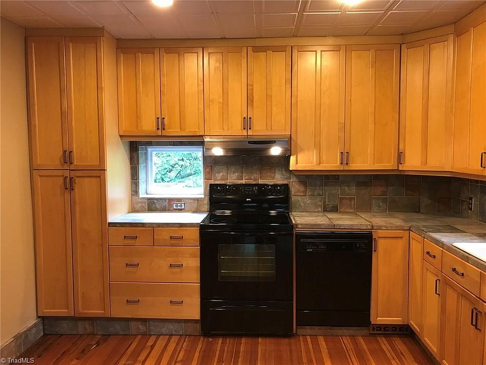 2nd image of 216 S Gordon Dr