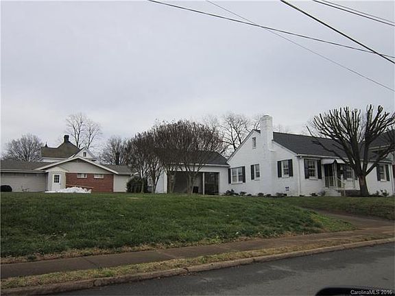 3rd image of 136 N Green St
