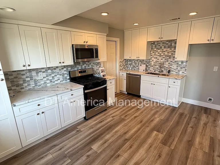 6405 Zena Dr — Photo 20