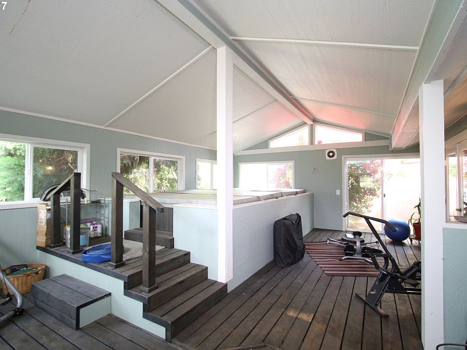 2nd image of 1702 Poplar Pl