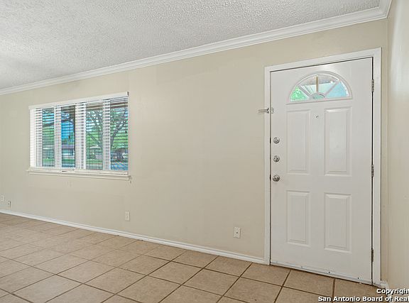 5th image of 1012 Williamsburg Dr