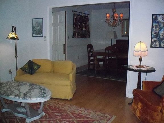 Sitting Room /Dining Room