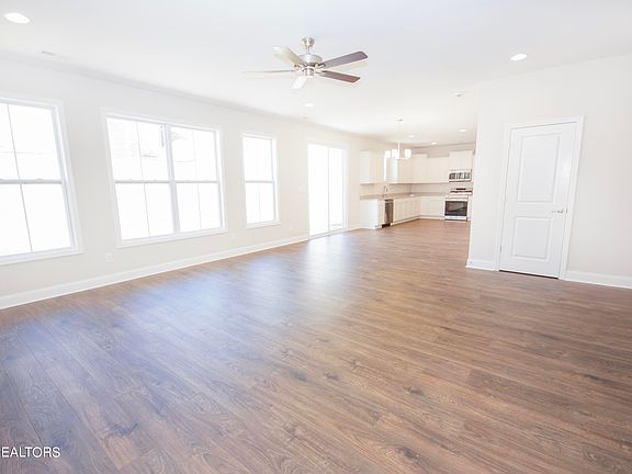 5th image of 8133 Chapel Hill Ln