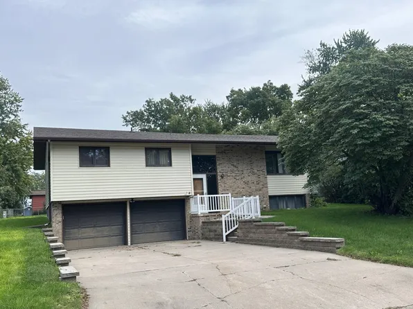 4011 Fairacres Rd, Kearney, NE 68845