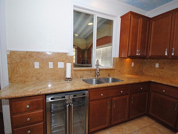 4th image of 13881 Truman St