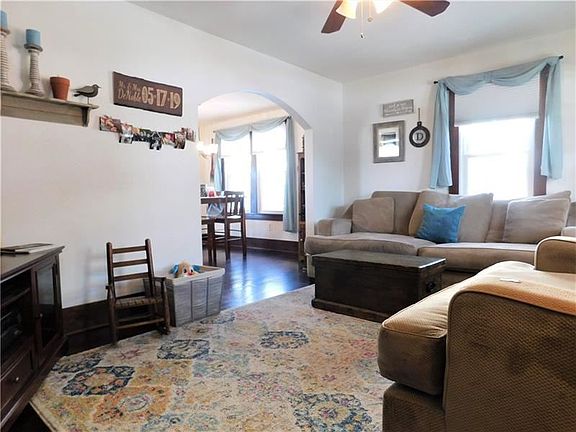 3rd image of 1618 Elm St