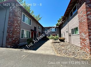 5625 SE Gladstone St APT 8, Portland, OR 97206