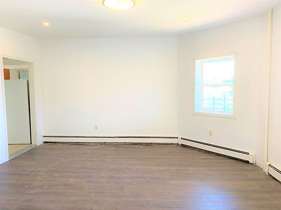 5th image of 135 Greenfield Avenue # First Floor
